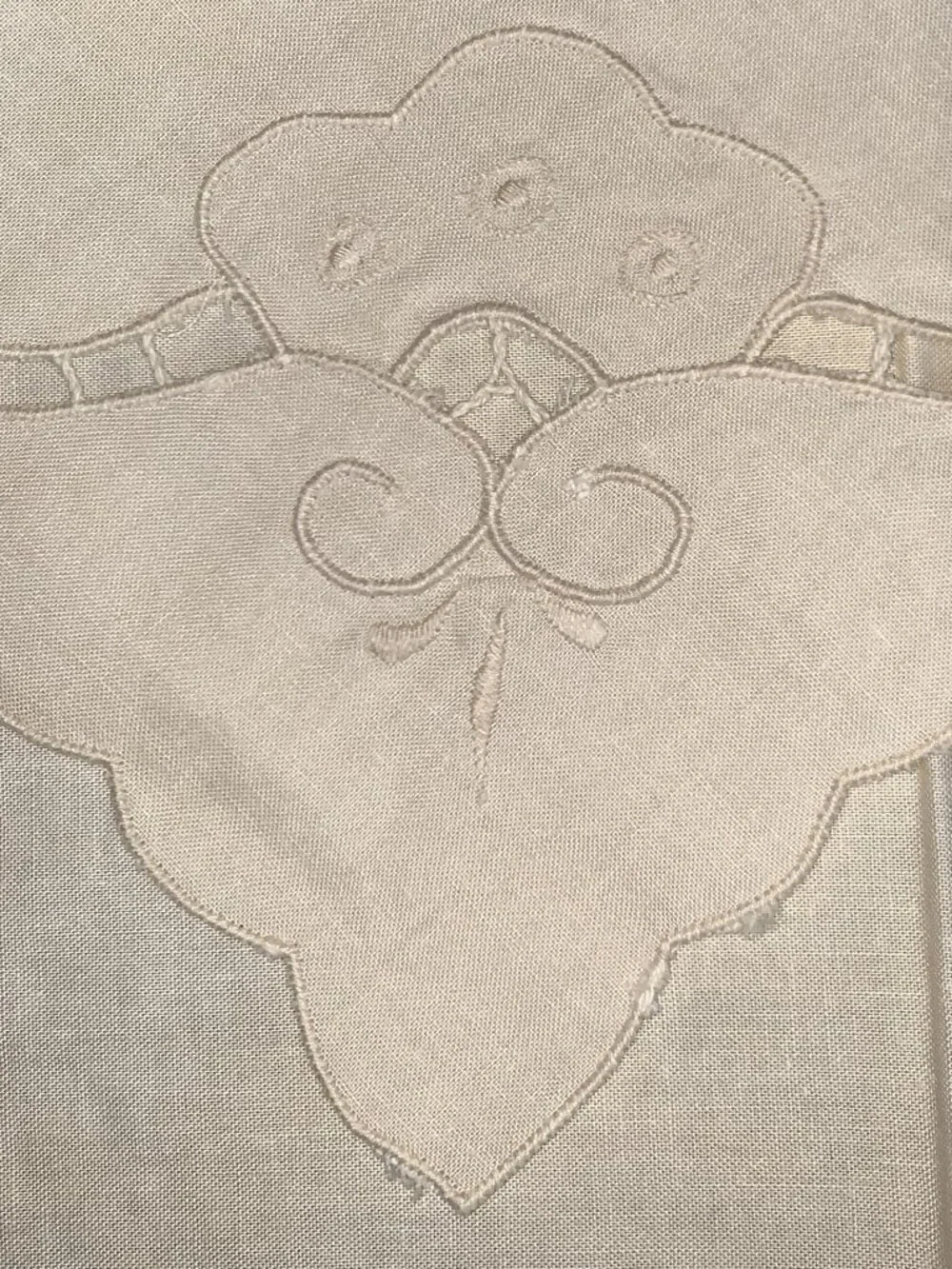 Set 14 Vtg Embroidered Ecru Cutwork Linen Napkins Scalloped Edge Dinner Size 16